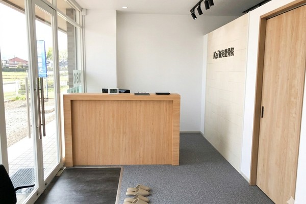 Kei鍼灸整骨院の受付・待合スペース