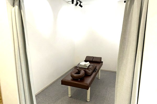 Kei鍼灸整骨院の施術室（半個室）
